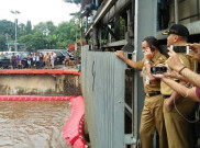 Tinjau Pintu Air Manggarai, Anies: Jakarta Siaga 3