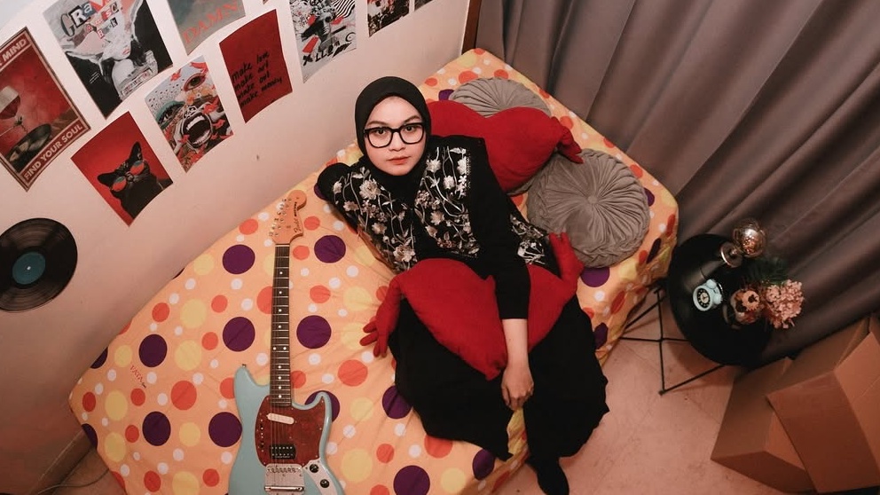 Lirik Lengkap Lagu 'Jenuh Tapi Butuh' dari Salma Salsabil