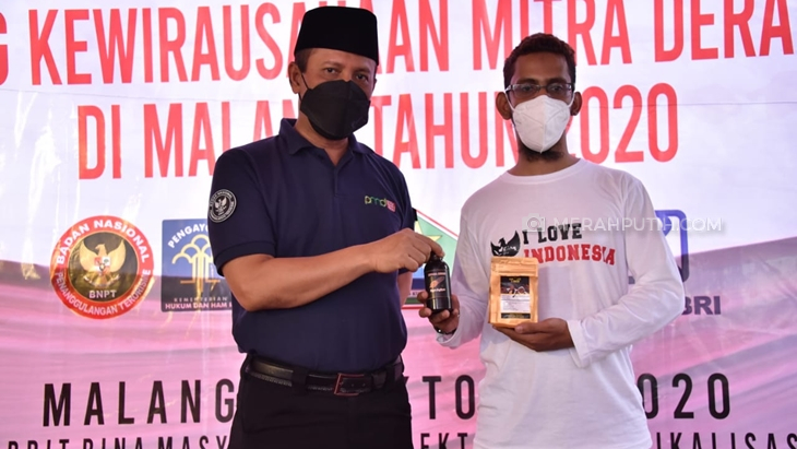 Kepala BNPT Boy Rafli Amar (kiri) bersama napiter Syahrul Munif. (Foto: MP/Kanugrahan)