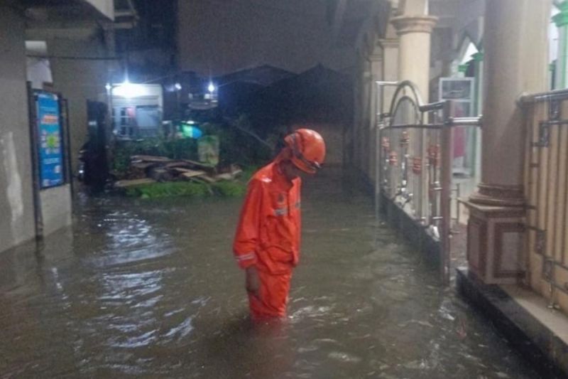 Sedot Banjir Jakarta Dikebut, Lurah dan Camat dapat Instruksi Bikin Pos Pengungsian