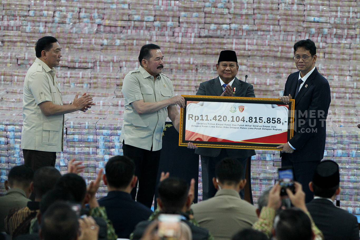 Presiden Prabowo Saksikan Penyerahan Rp11,42 Triliun oleh Kejaksaan Agung ke Kas Negara