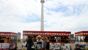 Menilik Warga Jakarta Nikmati Penghujung Libur Nataru 2025 di Monas 