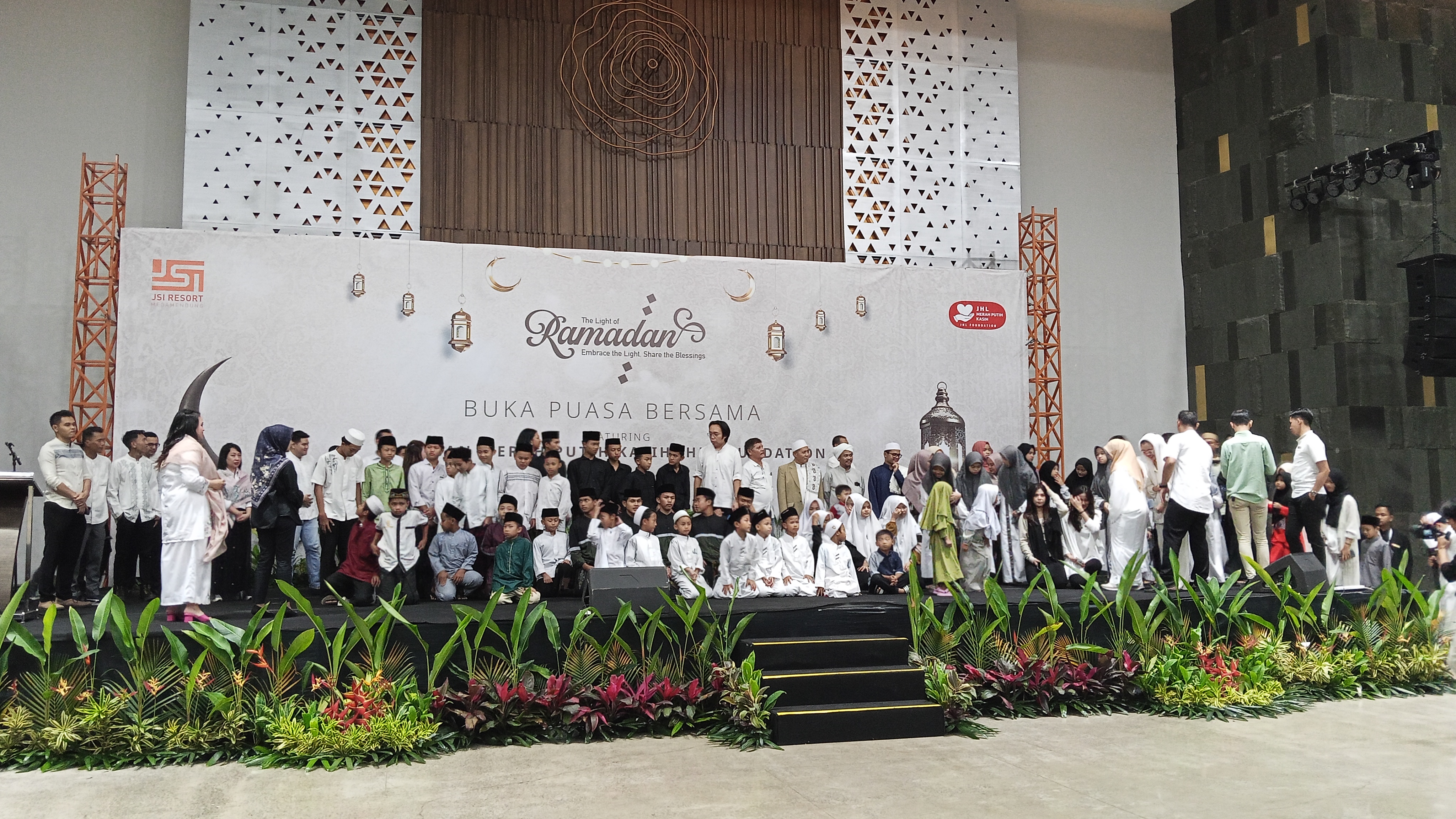 Yayasan JHL Merah Putih Kasih (JHL Foundation) Gelar Buka Puasa bersama 80 Anak Yatim