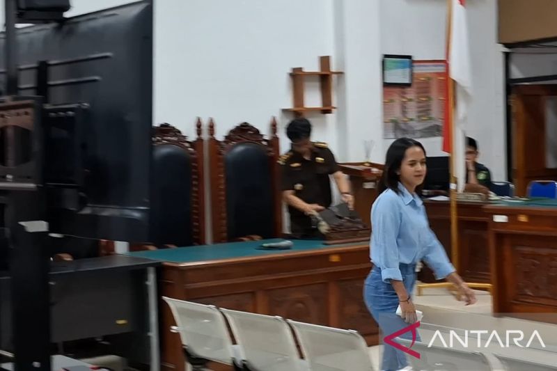 Mahasiswi Pemasok Anak Korban Pedofil Eks Kapolres Ngada AKBP Fajar Divonis 11 Tahun Bui