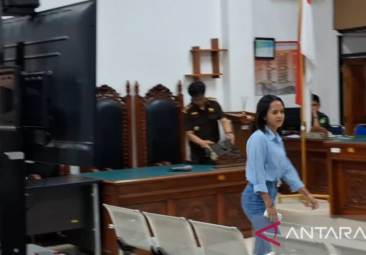 Mahasiswi Pemasok Anak Korban Pedofil Eks Kapolres Ngada AKBP Fajar Divonis 11 Tahun Bui