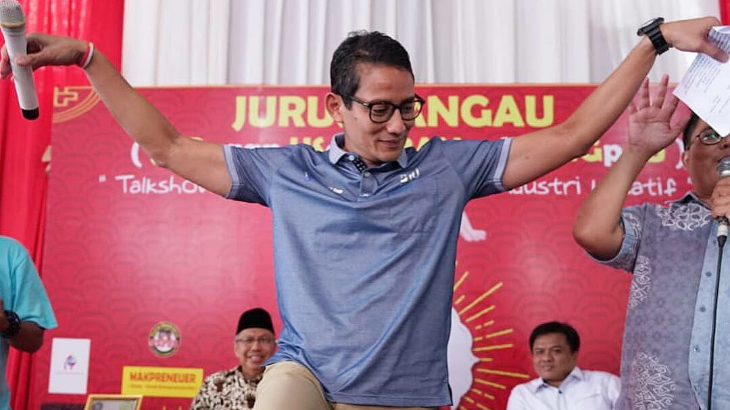 Sandiaga Ajak Warga Lumajang Senam Sambil Nyanyi Lagu Dangdut