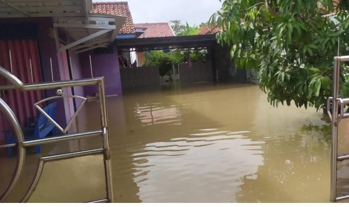 Rumah warga di Kabupaten Indramayu terendam banjir akibat meluapnya beberapa sungai pada Minggu (7/2) lalu. (BPBD Kabupaten Indramayu)