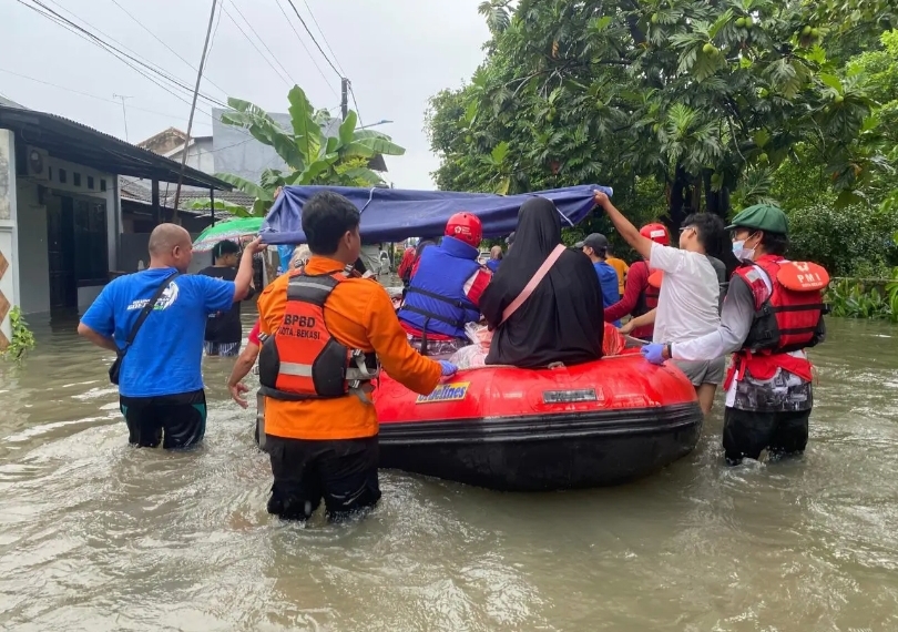 Hujan Deras Picu Banjir Jakarta, 17 RT dan 2 Ruas Jalan Masih Terendam