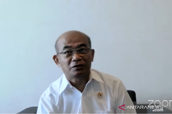 Menteri Koordinator Bidang Pembangunan Manusia dan Kebudayaan (Menko PMK) Muhadjir Effendy berbicara dalam acara Peluncuran Website Dokumentasi Papua dan Diskusi "Empat Dekade Kiprah LIPI di Tanah Papua" secara virtual, Jakarta, Senin (03/05/2021). (ANTARA/Martha Herlinawati Simanjuntak)