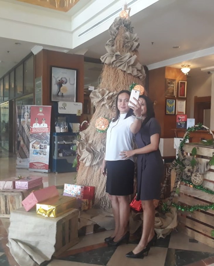 pohon natal akar wangi