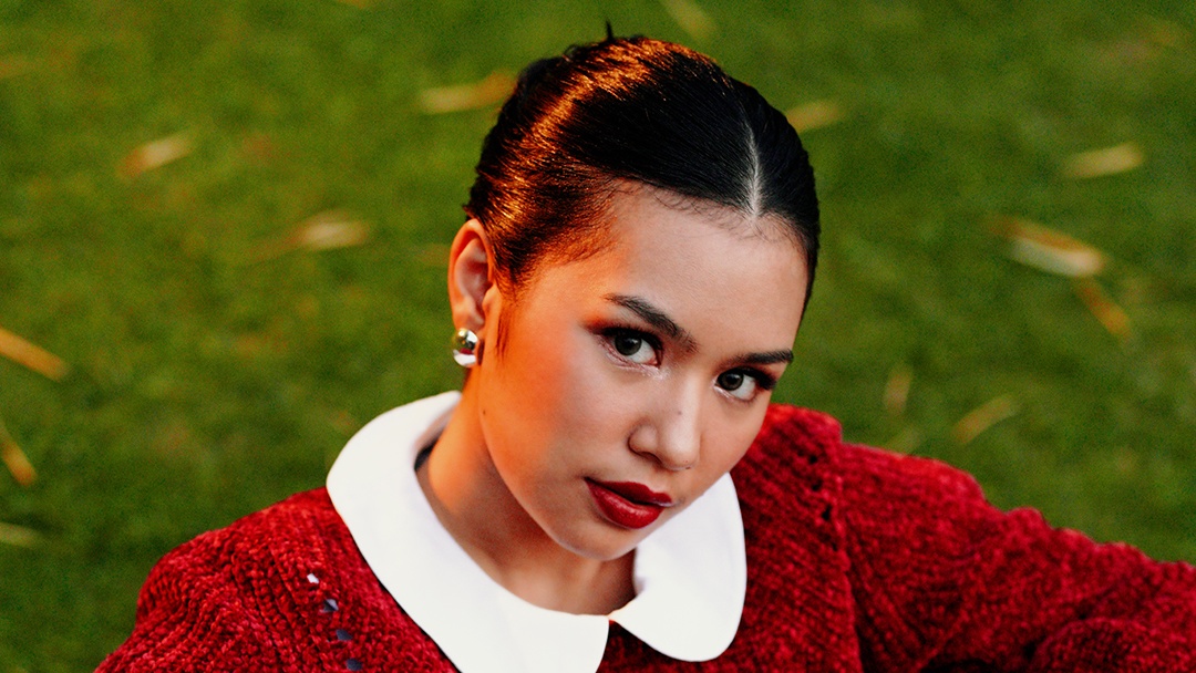 Vanessa Zee Ungkap Sisi Lain Percintaan lewat Lirik Single 'Berkaca-Kaca'