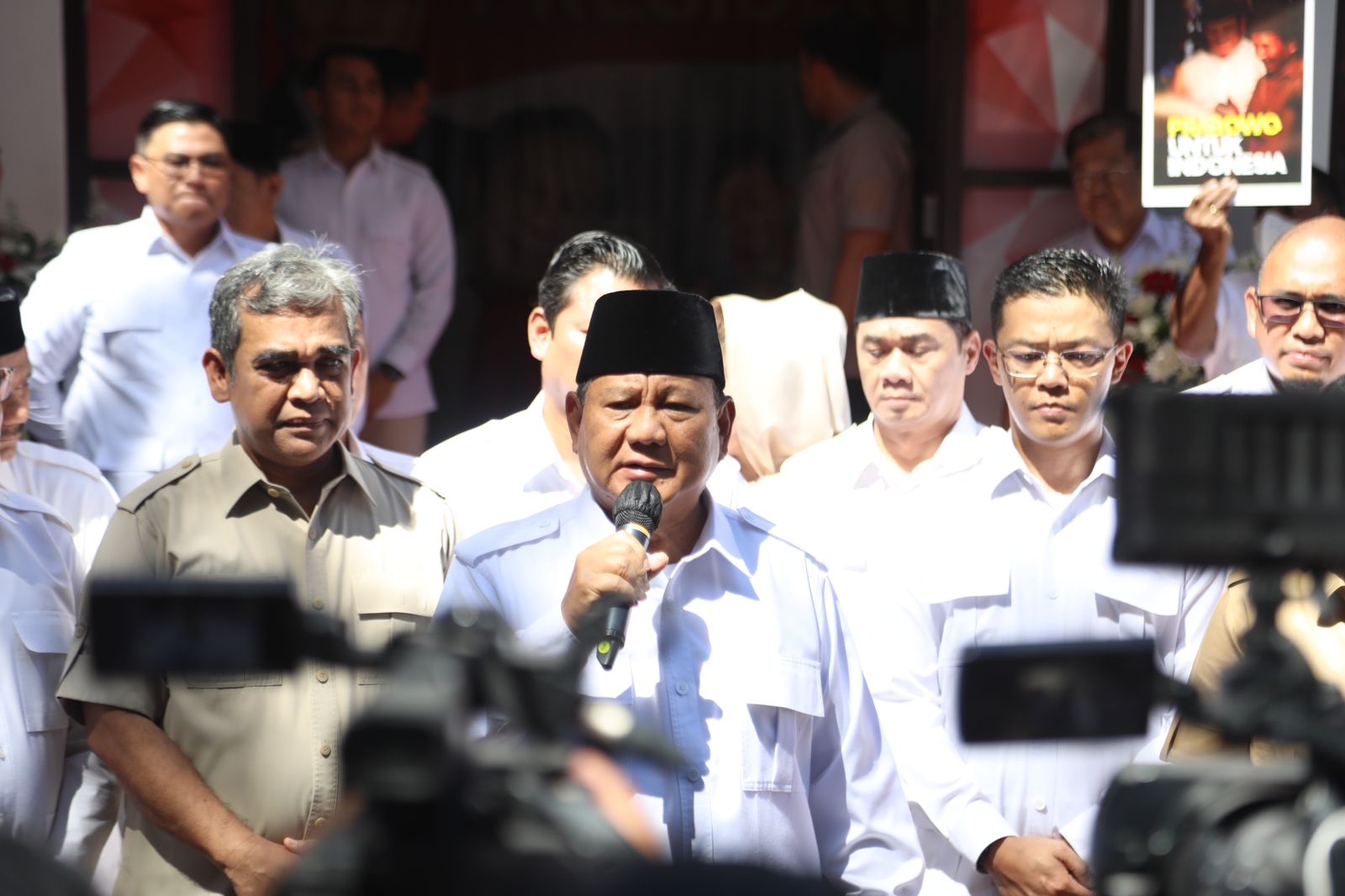 Sindir Kader yang Keluar Jalur, Prabowo: Cari Partai Lain