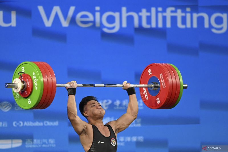Rahmat Erwin Abdullah Sabet Emas Asian Games 2026, Pecahkan Rekor Dunia Angkat Besi 75Kg