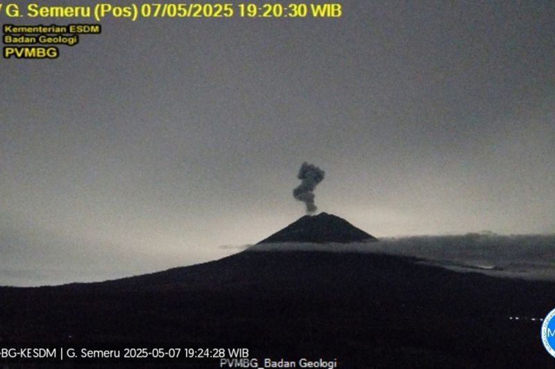 Gunung Semeru Erupsi Rabu Malam, Tinggi Letusan 1.000 Meter di Atas Puncak