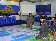Kapal Perang Angkatan Laut Brunei Bermanuver di Laut Jawa