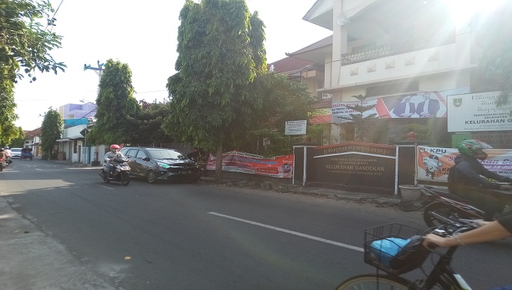 Gedung SD di Kelurahan Gandekan, Kecamatan Jebres, Solo, Jawa Tengah jadi lokasi karantina warga, Kamis (15/10). (MP/Ismail)