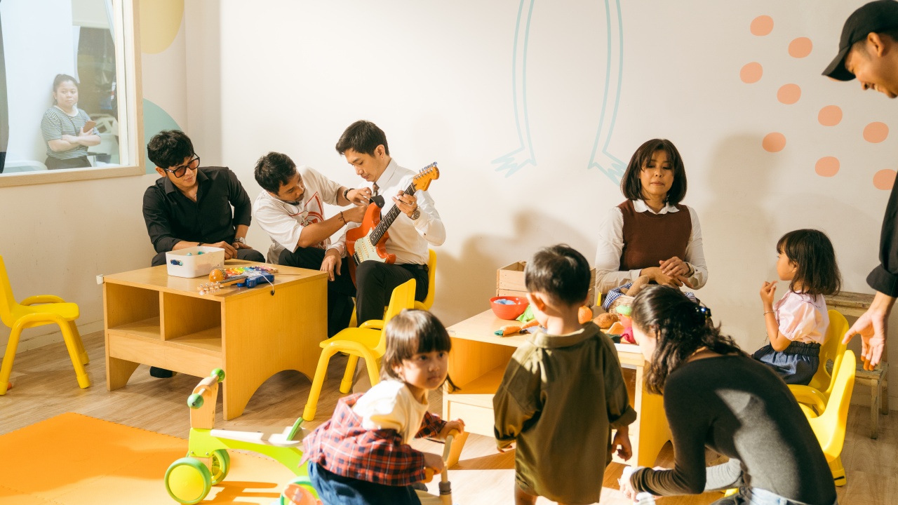 MALIQ & D'Essentials Bermain di Daycare Anak dalam Video Musik 'Kumpul Bocah'