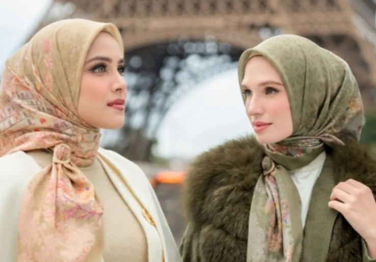 Terinspirasi 'Emily in Paris', Buttonscarves Luncurkan Koleksi Scarf The Parisian 2.0 Series