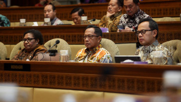 Raker Perdana Mendagri Tito Karnavian dengan Komisi II DPR
