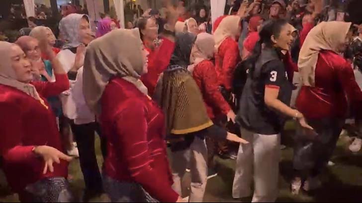  Berdialog dengan Pelaku UMKM di Batu, Atikoh Ganjar Menari Bersama Warga