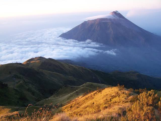 Pucak Gunung Lawu Kabupaten Karangayar, Jawa Tengah. (Pemkab Karanganyar)