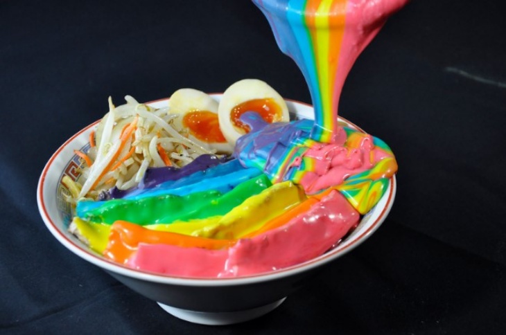 Setelah Rainbow Cake, Kini Ramen Pelangi Banyak Menarik Perhatian di Jepang