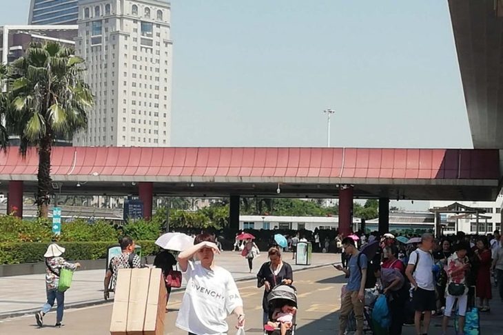  Suasana pos pemeriksaan imigrasi di Gongbei yang berada di perbatasan darat Zhuhai (China) dengan Makau. (ANTARA/M. Irfan Ilmie)