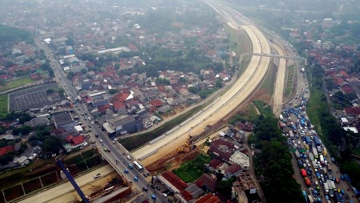 Foto udara proyek pembangunan proyek jalan tol Bogor, Ciawi dan Sukabumi (Bocimi) seksi I ruas Ciawi-Cigombong di Ciawi, Kabupaten Bogor, Jawa Barat.(ANTARA FOTO/Yulius Satria Wijaya)