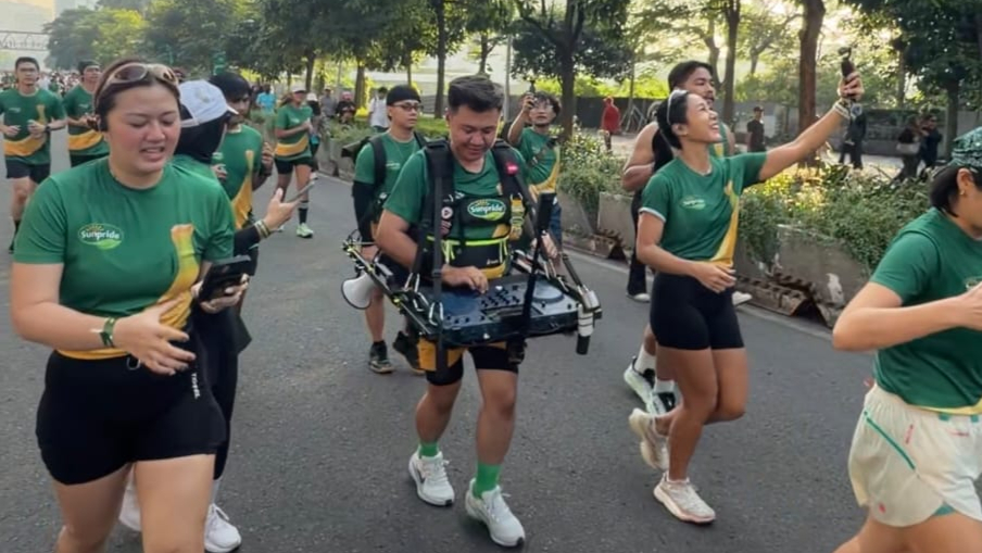 Unik! Saykoji, Mandela, Sifen, hingga Jojo Lari Sambil Live DJ di Sunpride Fun Run 10K