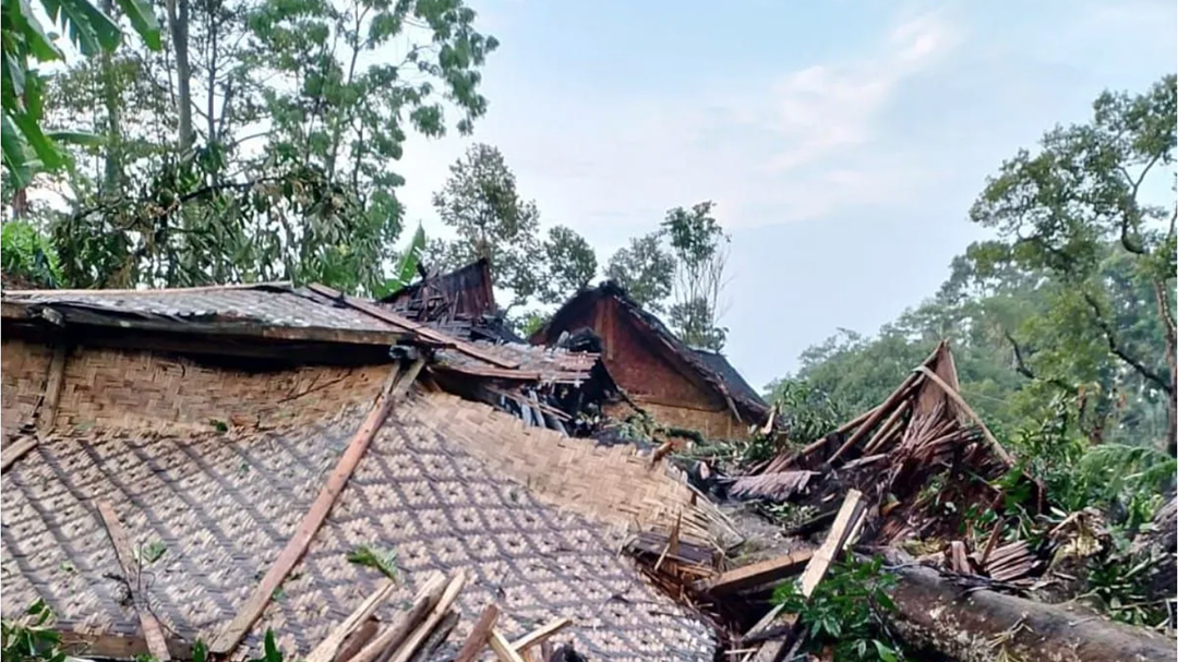 Puting Beliung Rusak 7 Rumah di Badui