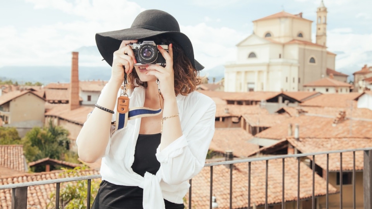 Caba pakai topi (Sumber: Pixabay/SplitShire)