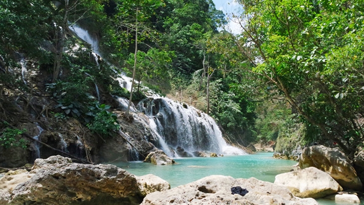 Melongok Indahnya Air Terjun Lapopu