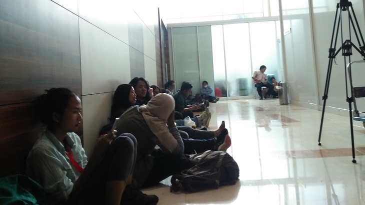 Sejumlah Awak Media menunggu kedatangan pihak Facebook Indonesia. (MP/Asropih)