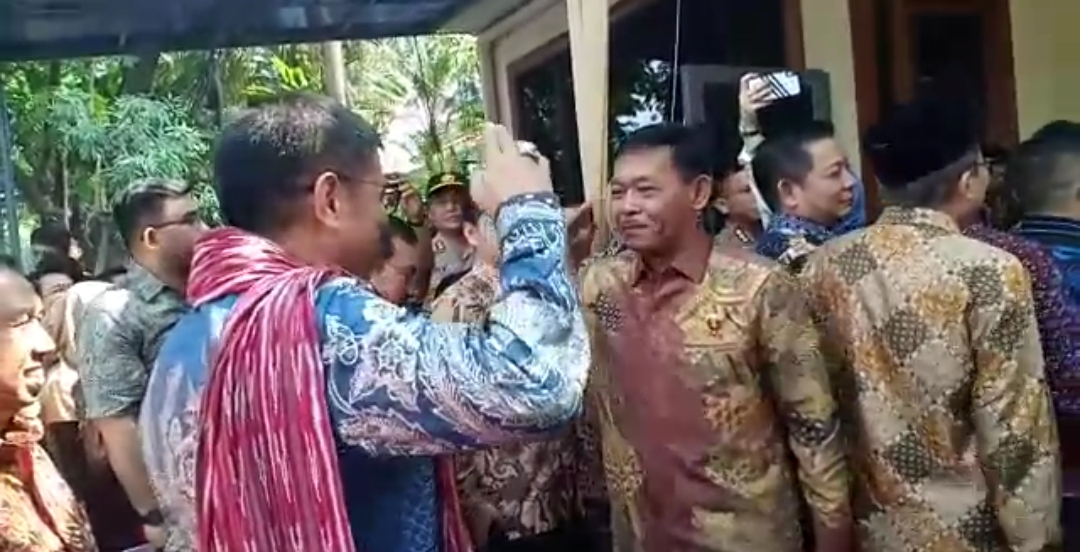 Pimpinan dan anggota Komisi III DPR RI tiba di kediaman calon tunggal Kapolri, Komjen Idham Azis hari ini, Rabu (30/10). Foto: MP/Kanu