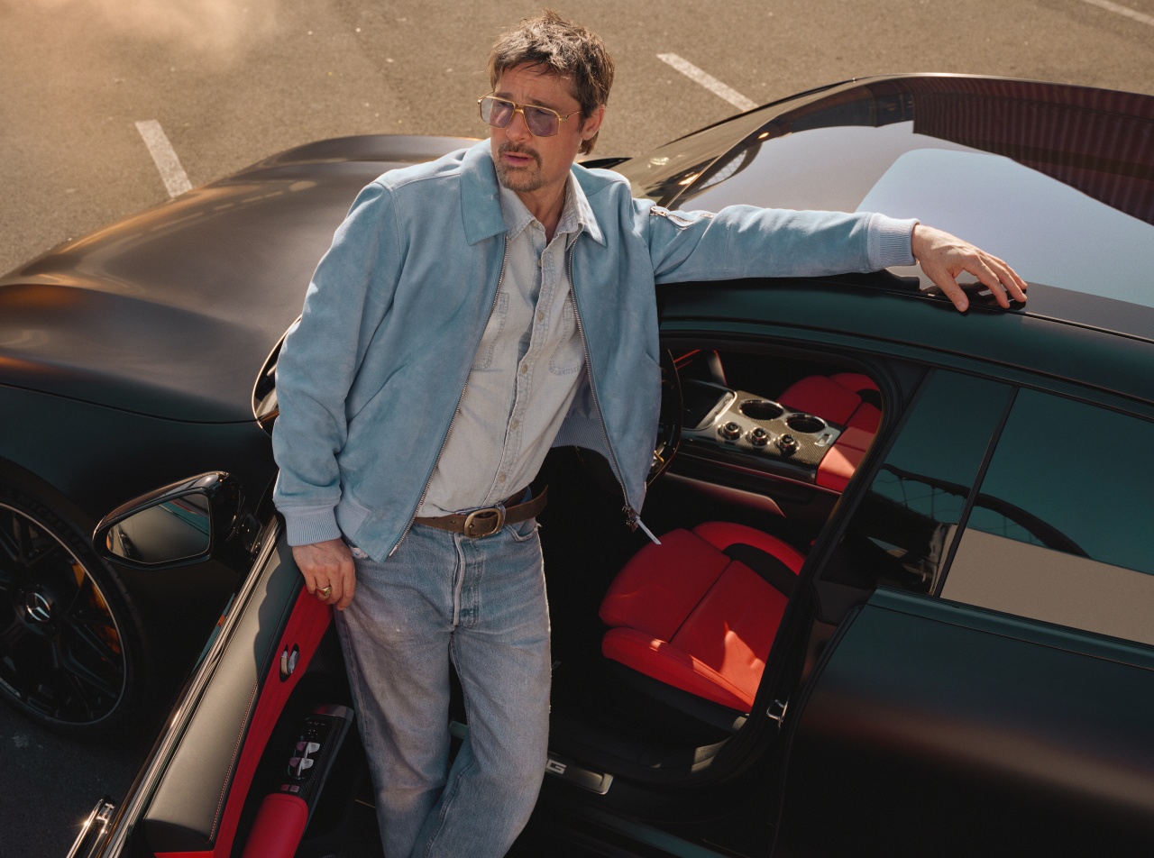 Brad Pitt Jadi Wajah Baru Mercedes-AMG dalam Kampanye 'TOO HARD TO RESIST'