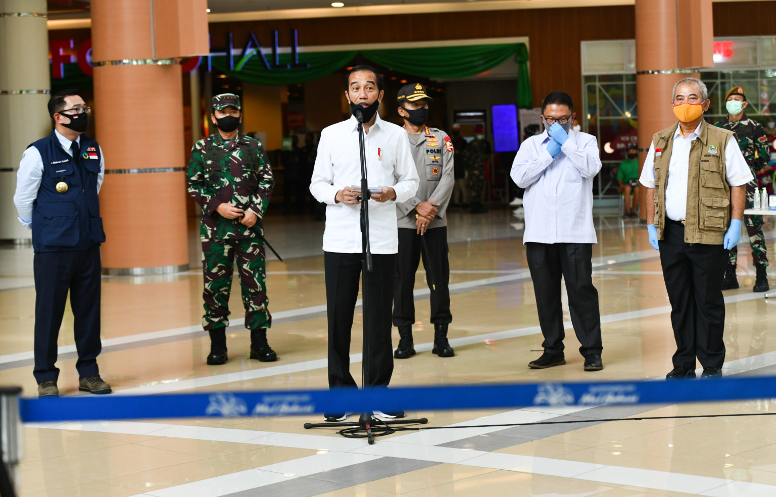 Jokowi cek kesiapan mal di Bekasi