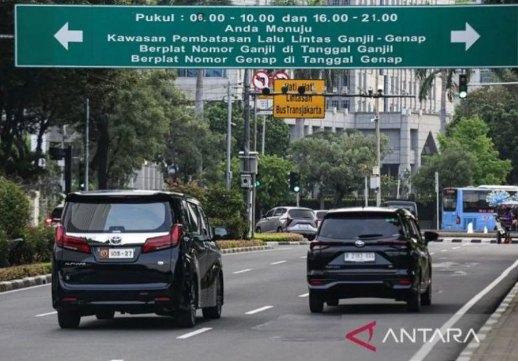Ketika Polisi Bawa Alphard Kena Tilang Akali Ganjil-Genap Pakai Pelat Aspal