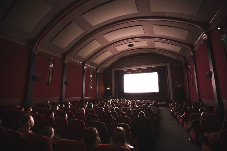 Tips Mengajak Anak Nonton ke Bioskop