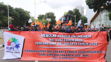 Aksi Demo Buruh Tolak Kenaikan UMP DKI Jakarta Tahun 2026 Tak Sesuai KHL  