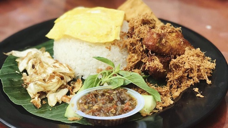 Buka Puasa Bersama Keluarga? Cicipi Ayam Pedas Hits di Ramawangun
