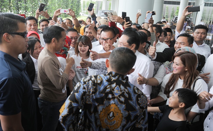 Presiden Jokowi saat memasuki hotel JHL Solitaire