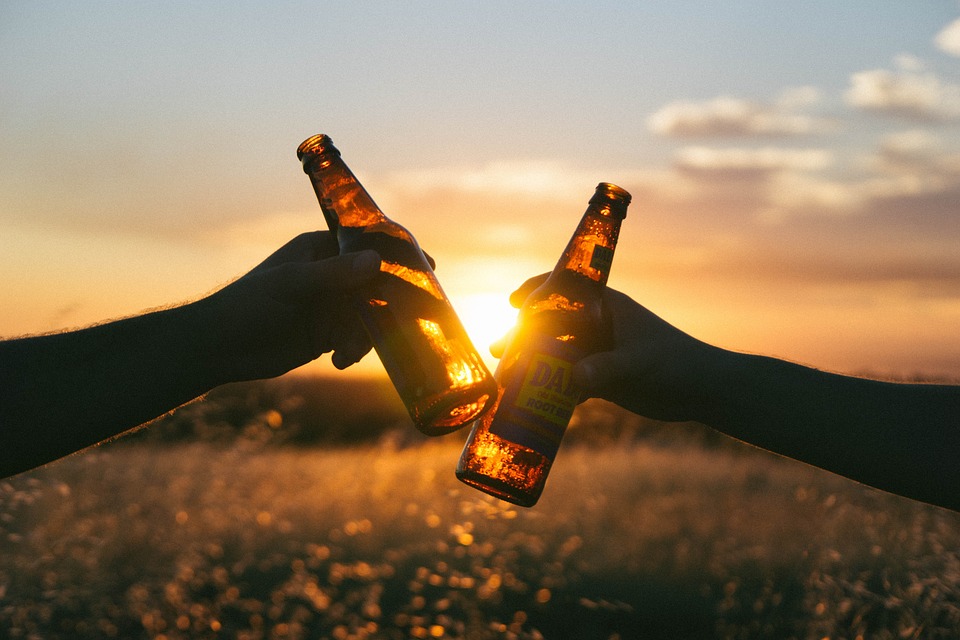 Konsumsi Minuman Beralkohol Ternyata Bisa Memengaruhi Hubungan Percintaan