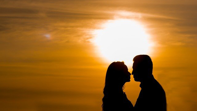 Perempuan Juga Boleh Mulai PDKT Duluan Kok