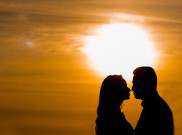 Perempuan Juga Boleh Mulai PDKT Duluan Kok