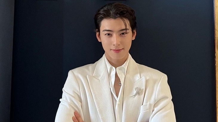 Cha Eun-woo Cium Anjing saat Syuting 'A Good Day to Be a Dog'