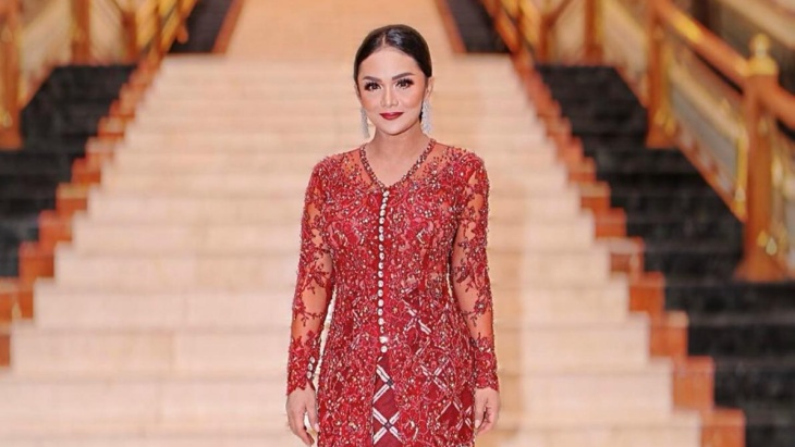 Peringati Hari Kartini, Pesohor Indonesia Ramai-Ramai Pakai Kebaya 