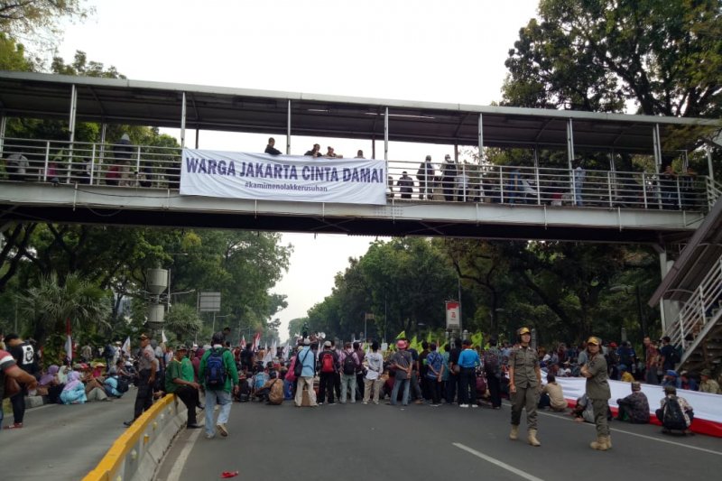 10 Ribu Petani Geruduk Kantor Jokowi, Polisi Tutup Akses Jalan Sekitar Istana