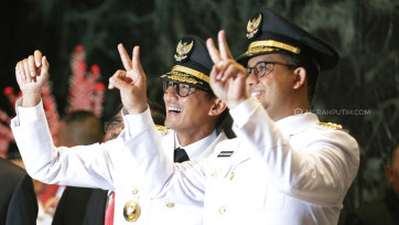 Foto-foto Gubernur dan Wagub DKI Jakarta Anies-Sandi Seusai Dilantik  