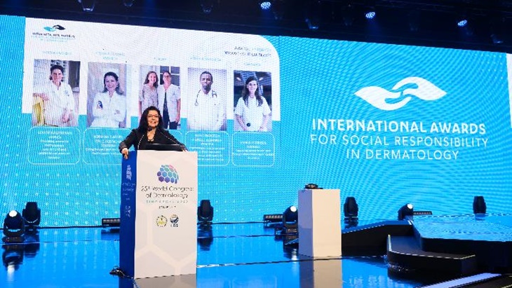 International Awards for Social Resposibility in Dermatology Apresiasi Dermatolog