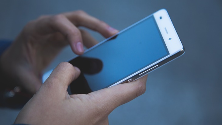 Ajarkan Aman Berselancar di Internet Bagi Lansia